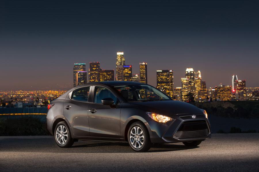  Scion iA 2015 года  (фото 12 из 31)